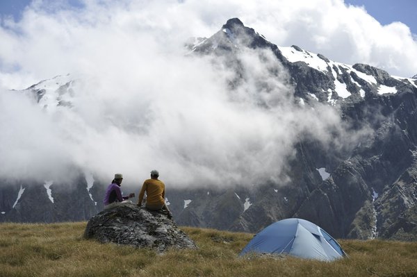Comment organiser un camping pour une expédition de randonnée dans les montagnes de l'Himalaya?